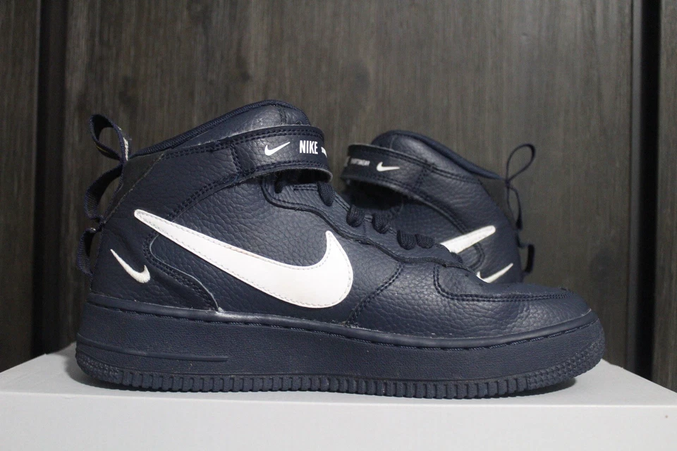 Talla 6 - Nike Air Force 1 '07 LV8 Mid Navy Foto 2 de 4