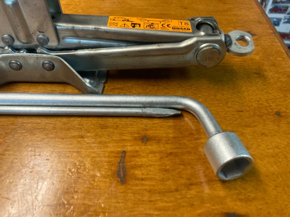 Nissan Rogue 2008-2013 neumático de repuesto de emergencia gato de tijera 99550 Eq56C OEM Foto 2 de 4