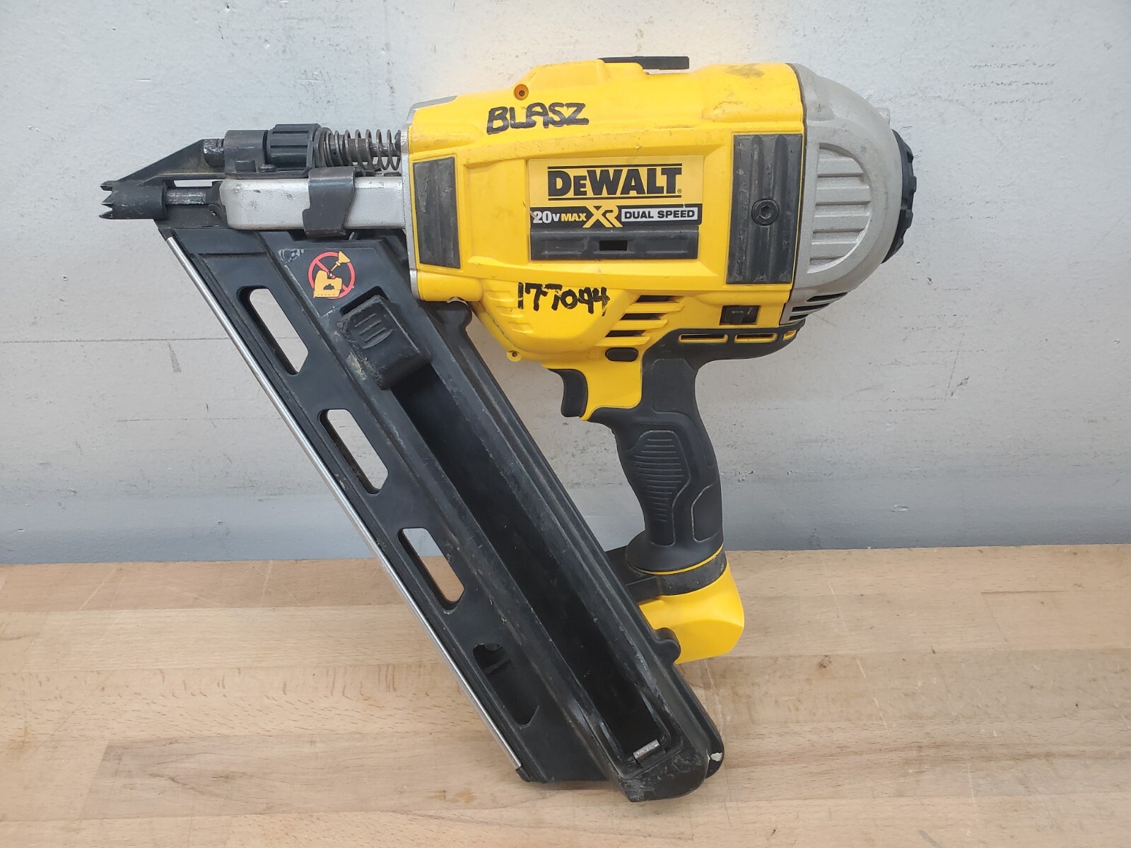 DEWALT DCN692M1 20V Framing Nailer (Battery/Charger NOT INCLUDED
