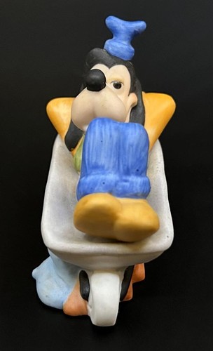 Walt Disney Productions Goofy Resting In A Wheelbarrow Bisque Figurine - Picture 5 of 10