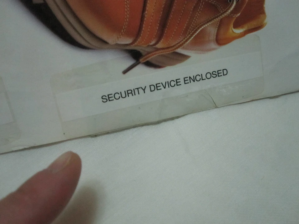 The Source Magazine (Lil' Kim Cover) November 2002 Issue No. 158 - Image 4 of 4