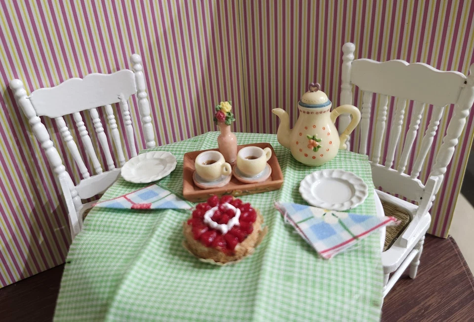 Lote de comedor miniatura casa de muñecas de colección escala 1:12 - ¡Es hora de té y golosinas! Foto 3 de 4