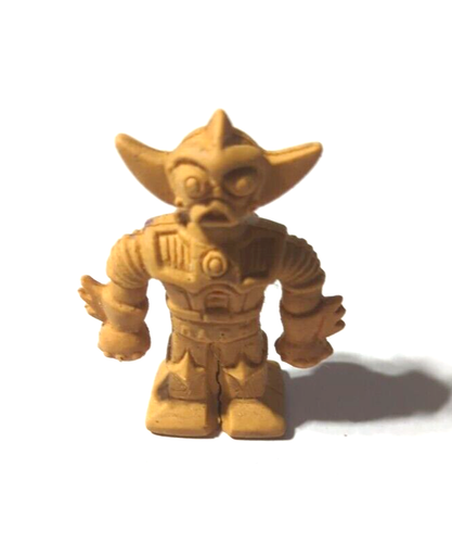 VINTAGE ROBOTER ALIEN RADIERER DIENER INDUSTRIES SPACE RAIDERS GUMMI 2" BRAUN