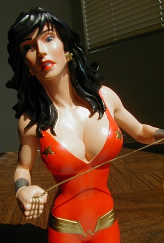 Women of the DC Universe Donna Troy Wonder Girl DC Direct Bust, Limited Edition - Picture 8 of 12