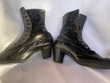 Paire de Bottines Anciennes Femme Mode 1900 en cuir noir et à boutons