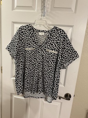 STRETCHY BLACK, GRAY, WHITE ANIMAL PRINT BLOUSE-FYVE BRAND-SIZE 3X-GOLD ZIPPERS
