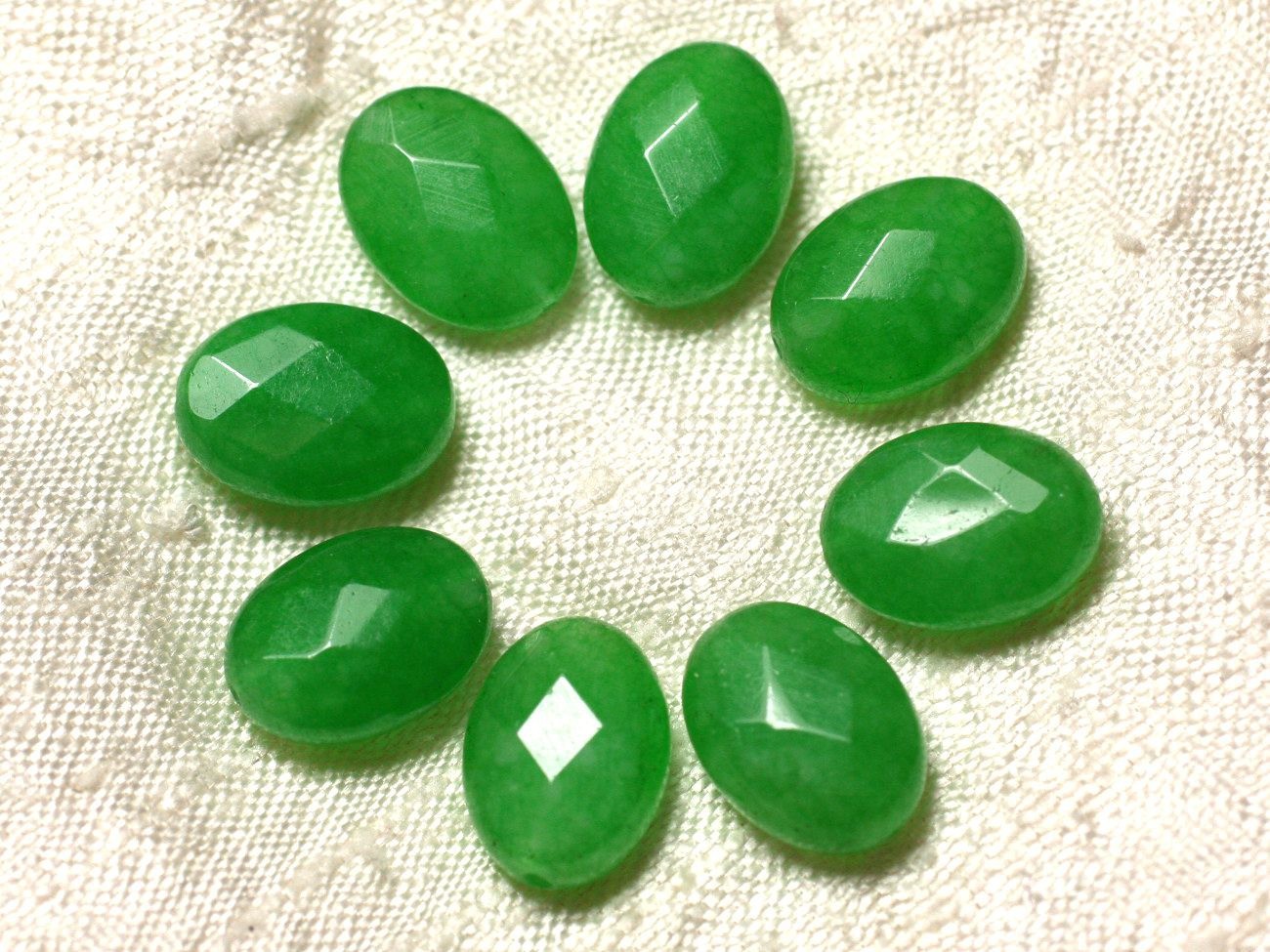 Perles de pierre en jade vert émeraude 14x10mm pour la création de bijoux artisanaux de caractère