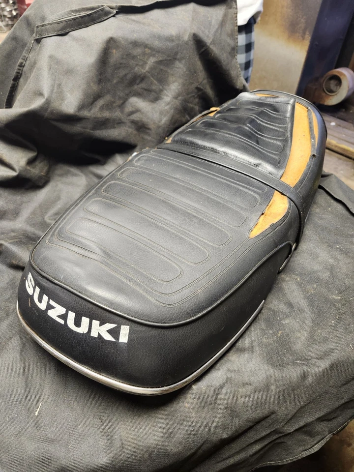 Asiento original para motocicleta Suzuki GT 750 1972-1977 Water Buffalo. Foto 4 de 4