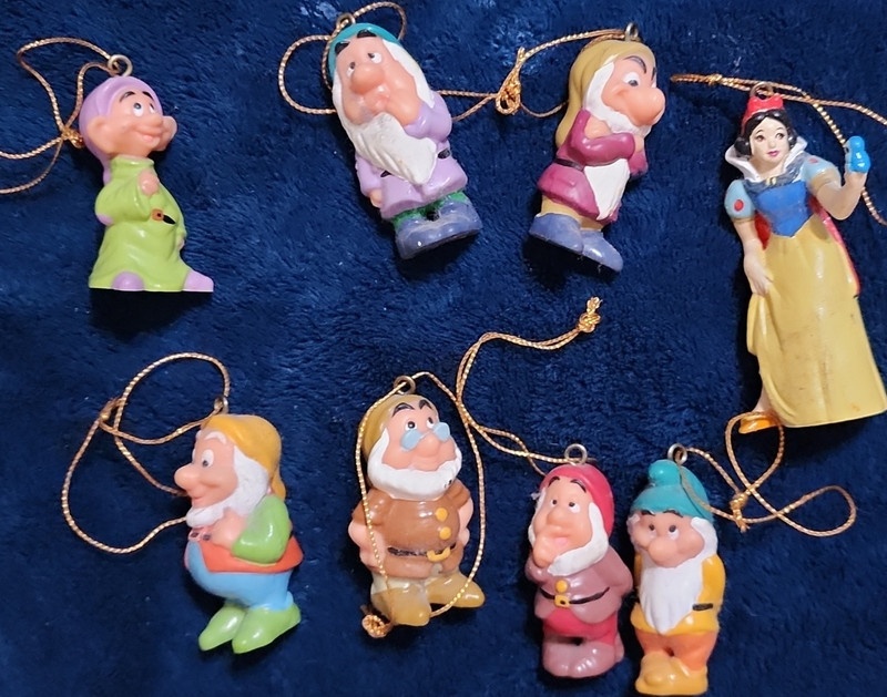 Disney Snow White and the Seven Dwarfs Christmas Hanging Ornament Set