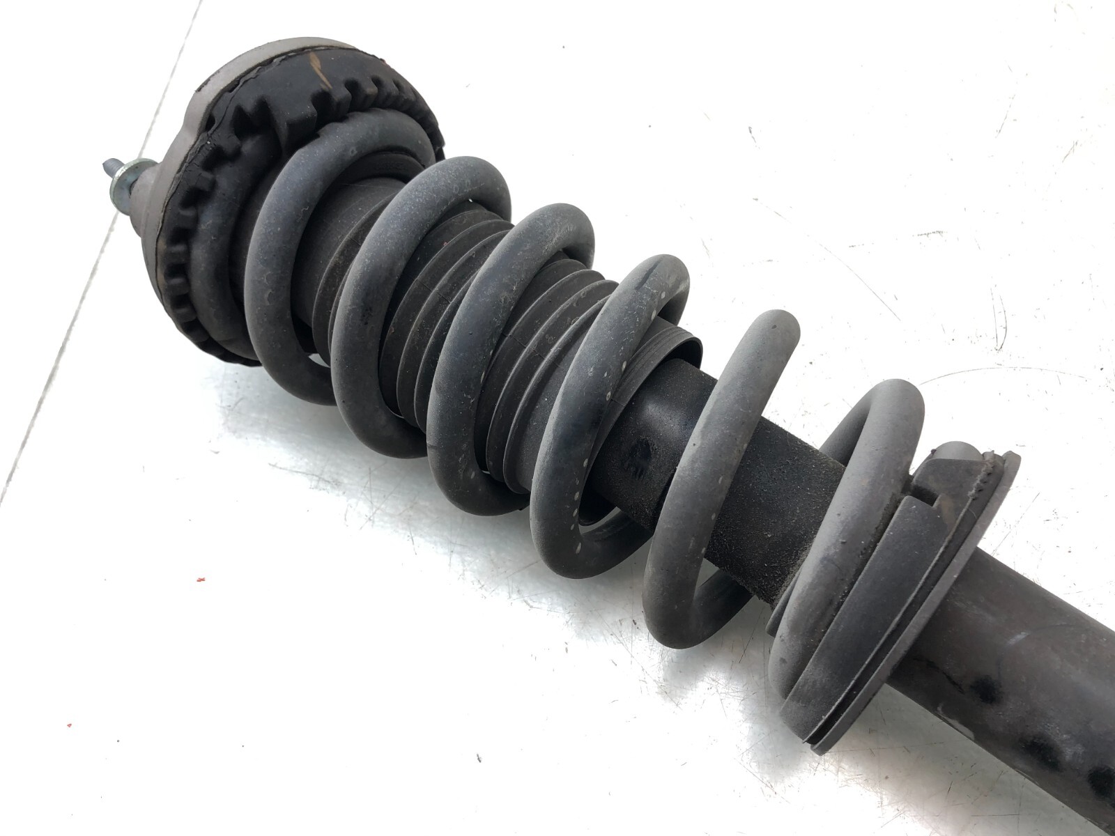 Maserati Ghibli 2014-2017 FRONT+LEFT Strut assembly