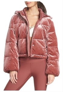 alo yoga puffer jacket