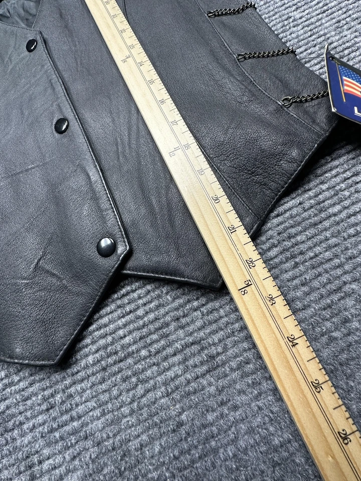 Colete de Couro Feminino EUA Grande Preto Corrente Lados Motociclista Western Forrado com Botões - Imagem 2 de 4