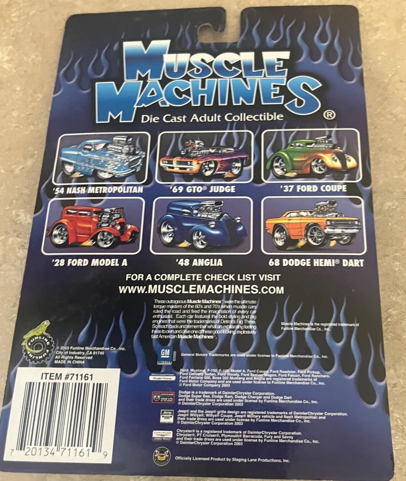 Muscle Machines '28 Ford Model A Silver 1:64 Scale Die-Cast 03-58 - Image 4 of 4