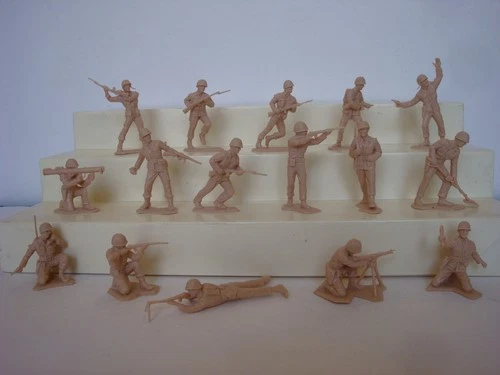 Marx  Desert Fox / Complete Matched Set of 16 Series 1 G.I.'s / HTF Flesh