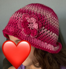 Girls Variegated Pink Spring CLOCHE BEANIE CAP FLAPPER HAT HAND CROCHET new