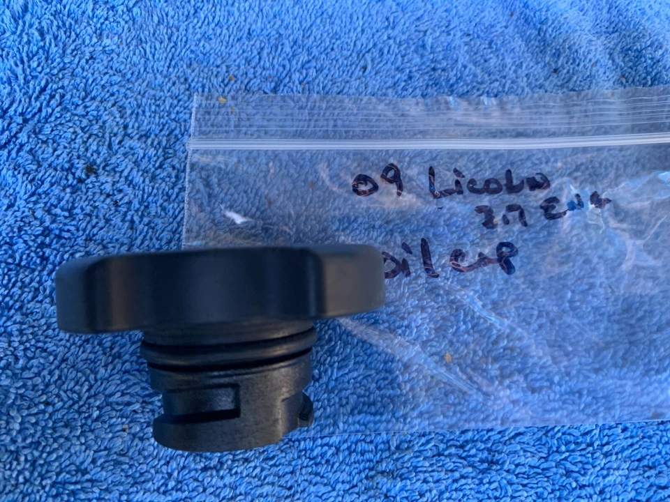 Lincoln MKS 2009-2016 tapa de llenado de aceite Motorcraft usado Foto 3 de 4