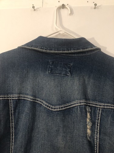 AMETHYST Womens 3X Ripped Distressed Denim Blue Jean Jacket With Cute Buttons - Picture 12 of 12