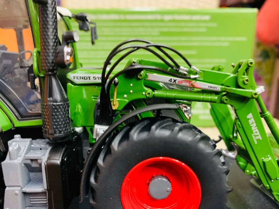 Fendt 516 Vario With 4X80 CargoProfi Frontloader Tractor 1:32 DieCast UH4981 NEW - Image 4 of 4