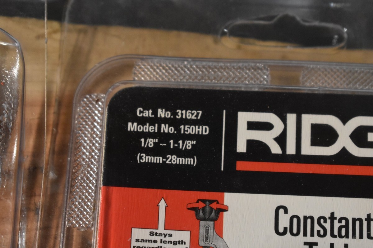 Ridgid 31627 Enclosed Feed Tubing Cutter - 1/8 To 1-1/8 Inch Capacity With Spare Wheel