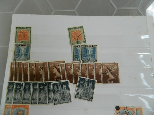 NIUE 1902 - 1967 STAMPS COLLECTION ON PAGES INC. HIGH VALUES - Picture 23 of 24