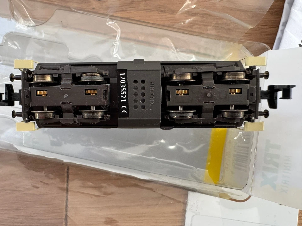 Minitrix N 16123 Diesellok BR211, DB-DIGITAL+SOUND- Licht, NEM, in OVP - Bild 4 von 4