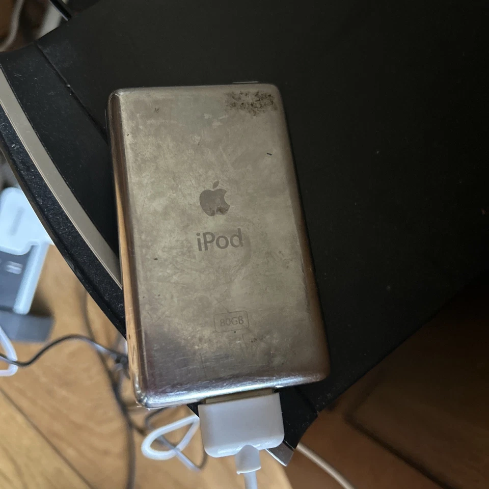 Apple iPod Classic 6th Generation Gen 80GB Silver - MP3 MP4 Music Player Bundle - Image 4 of 4