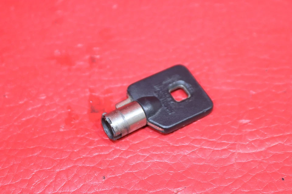 2007 HARLEY-DAVIDSON DYNA LOW RIDER FXDL IGNITION SWITCH STEERING LOCK W OEM KEY Foto 3 de 4