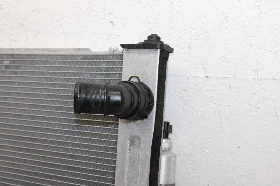 2009-2020 Nissan 370z A/T Radiator OEM MN60 - Image 2 of 4