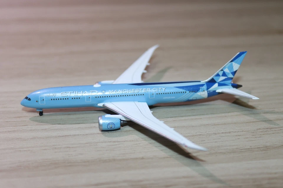 Etihad Airways Manchester City Boeing 787-9 1:500 Herpa Wings 534239