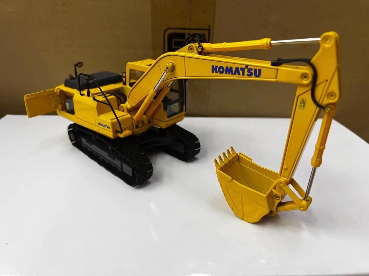 1/43 Komatsu PC200-8MO Hydraulic Excavator with Metal Track