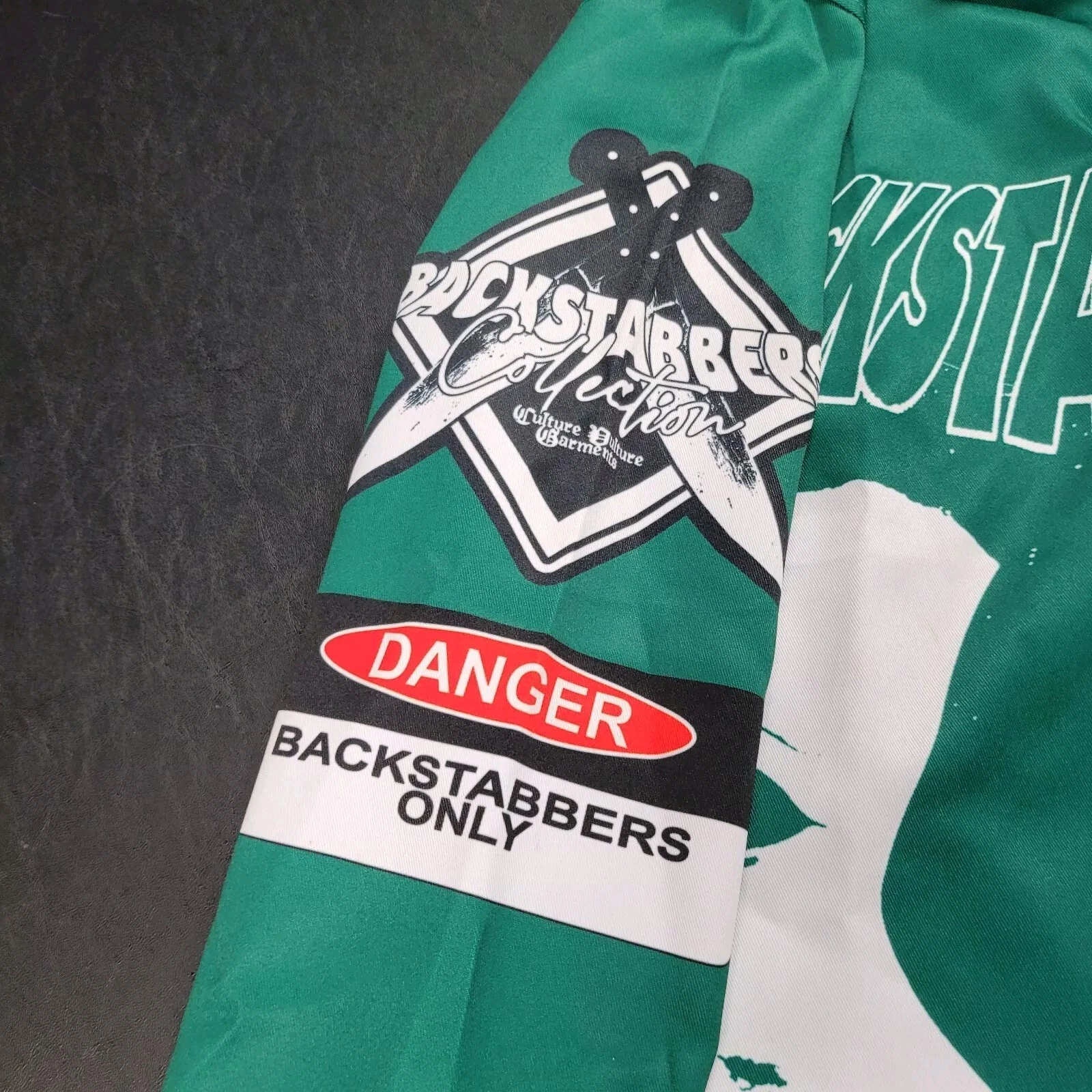 Culture Vulture Backstabbers Collection Green Jacket XL Ghostface Horror NWOT - product detail image 5