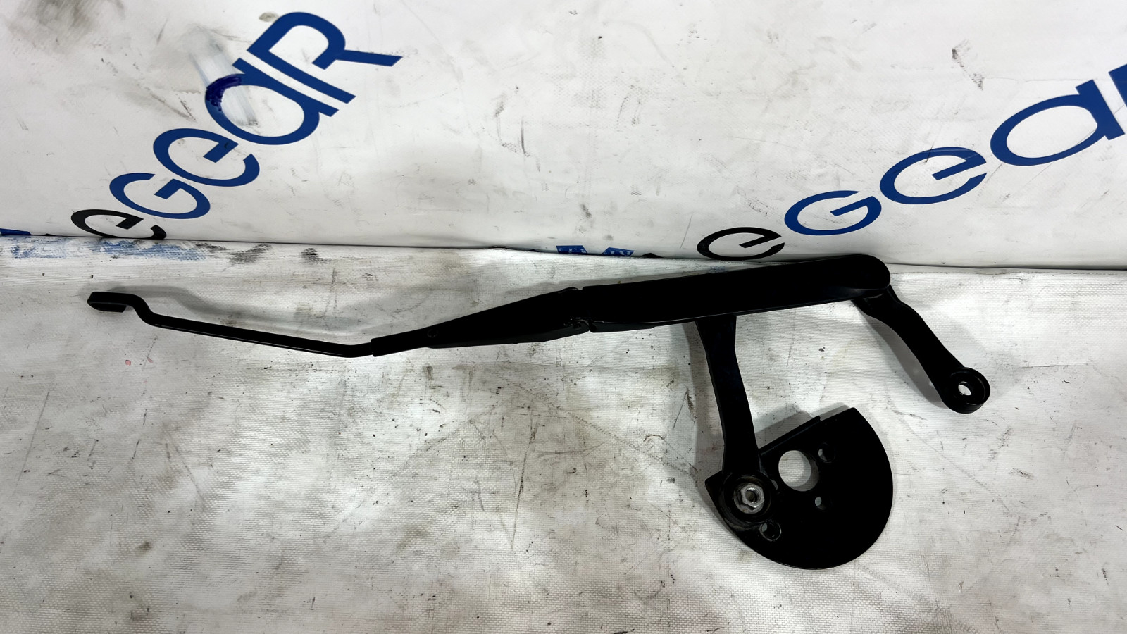 ASTON MARTIN V8 VANTAGE WINDSHIELD RIGHT SIDE WIPER  OEM 2011🔵