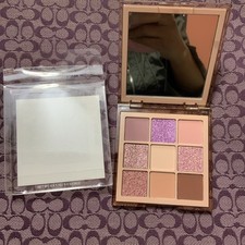 Huda Beauty ~ Light Nude Obsessions Eyeshadow...