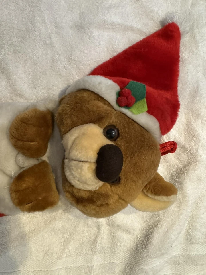 Medias de Navidad de peluche vintage Smithy en rojo con sombrero de Papá Noel. Foto 3 de 4