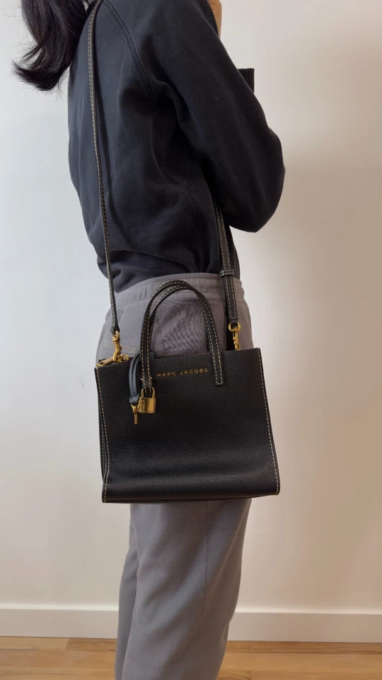 Mini Bolso Bandolera Marc Jacobs Cuero Guijarro Negro Tono Dorado Llave de Bloqueo Foto 2 de 4