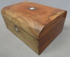 LARGE WALNUT MAGNIFYING GLASS BOX 19th century