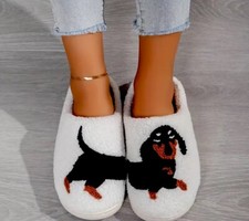 LADIES PLUSH SAUSAGE DOG  SLIPPERS BRAND NEW 🌸SIZE 4.5 / 5