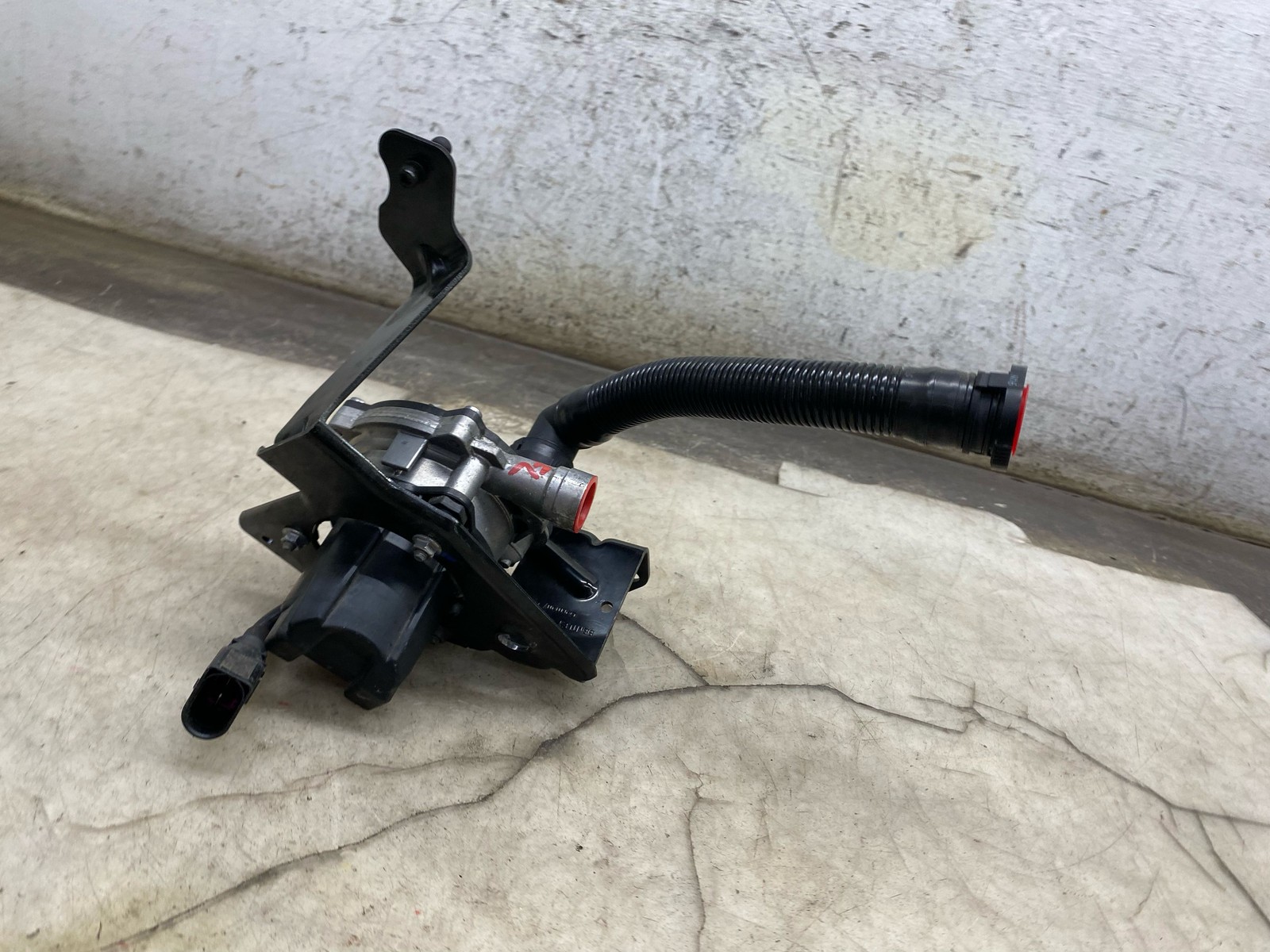 2015-2020 BENTLEY BENTAYGA 6.0L W12 LEFT SECONDARY AIR INJECTION PUMP 079959231G