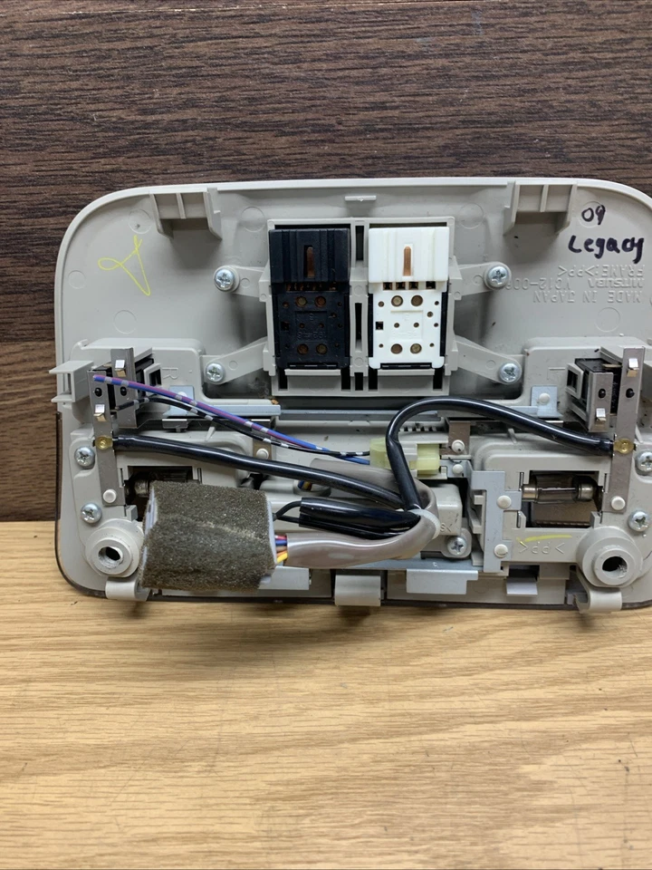 2005-2009 Subaru Legacy GT Overhead Console Dome Light Interior Map Lamp OEM - Image 4 of 4
