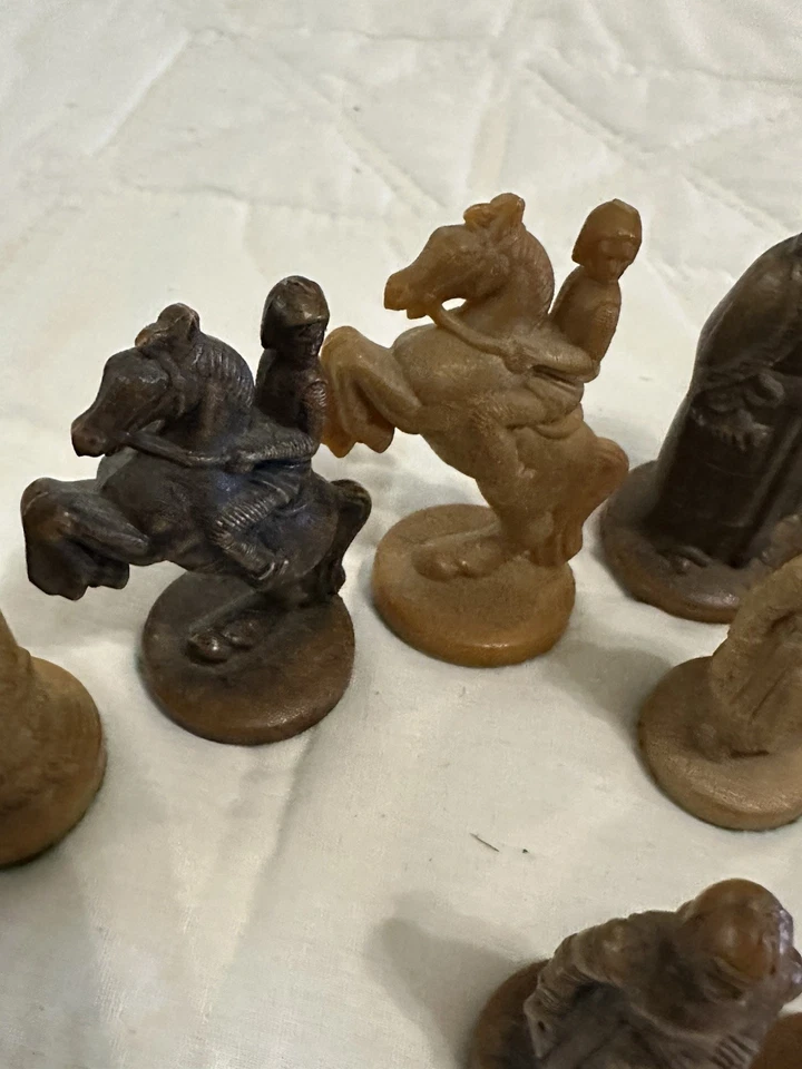 复古 50 年代树脂象棋棋子文艺复兴中世纪毛毡底部全套 — 第 3/4 张图片