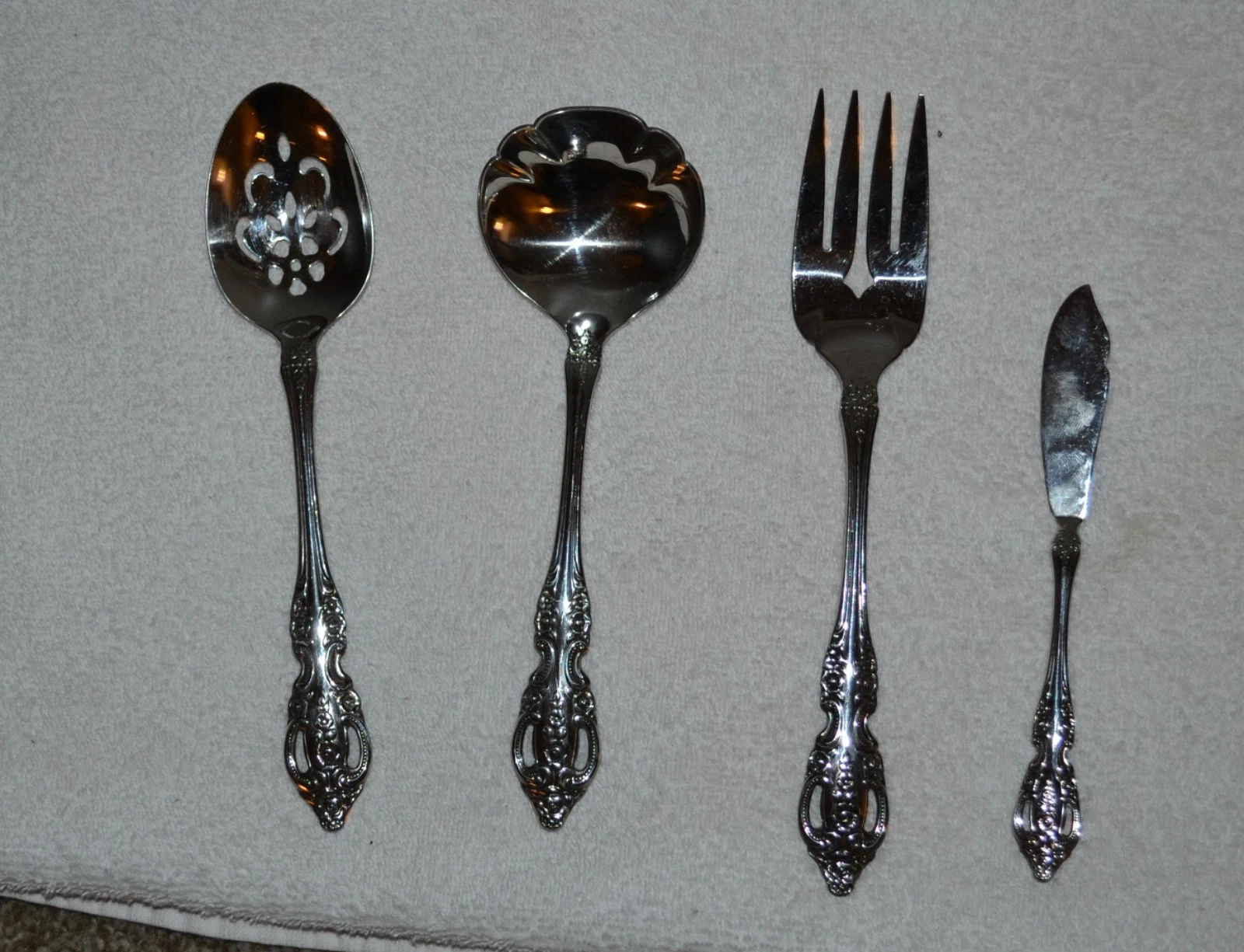 (4) S.S.S. By Oneida Silver RENOIR-PEMBROOKE serving spoons, folk knife