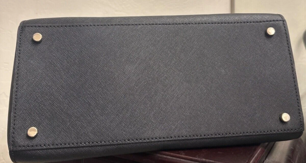 Borsa a mano Kate Spade in pelle nera con manici e borchie inferiori stile borsa