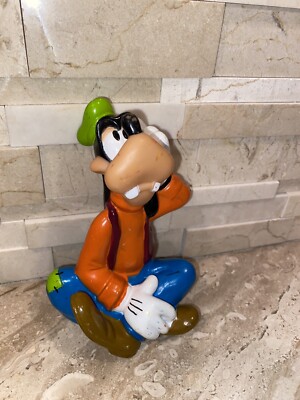 DISNEY GOOFY FIGURE