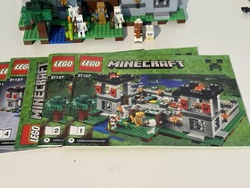 LEGO Minecraft: The Fortress 21127 Used 99.5% Complete set! and manuals
