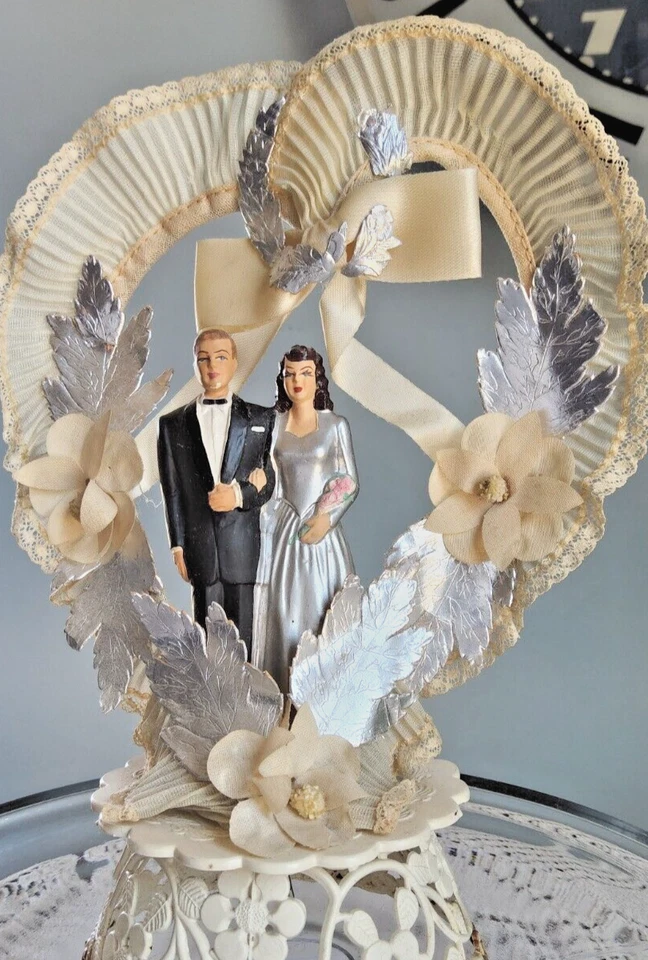 DE COLECCIÓN ADORNO DE PASTEL DE BODA, NOVIA Y NOVIO COSTA AÑOS 40 corazón de encaje 25 aniversario Foto 2 de 4