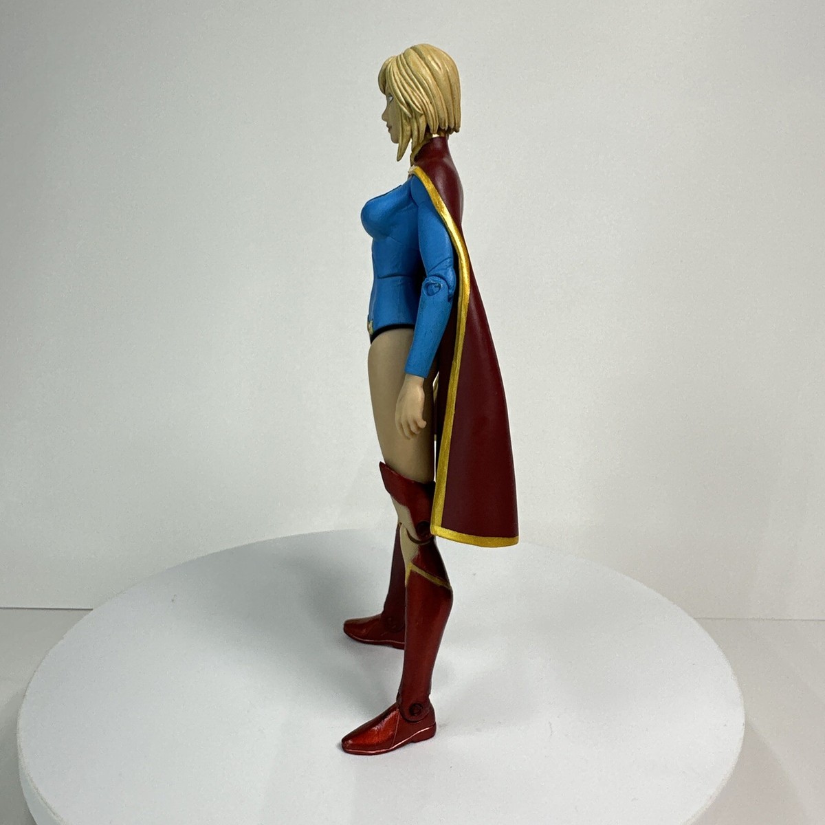 DC ESSENTIALS スーパーガール DC Collectibles Essentials Sexy SUPERGIRL Action Figure