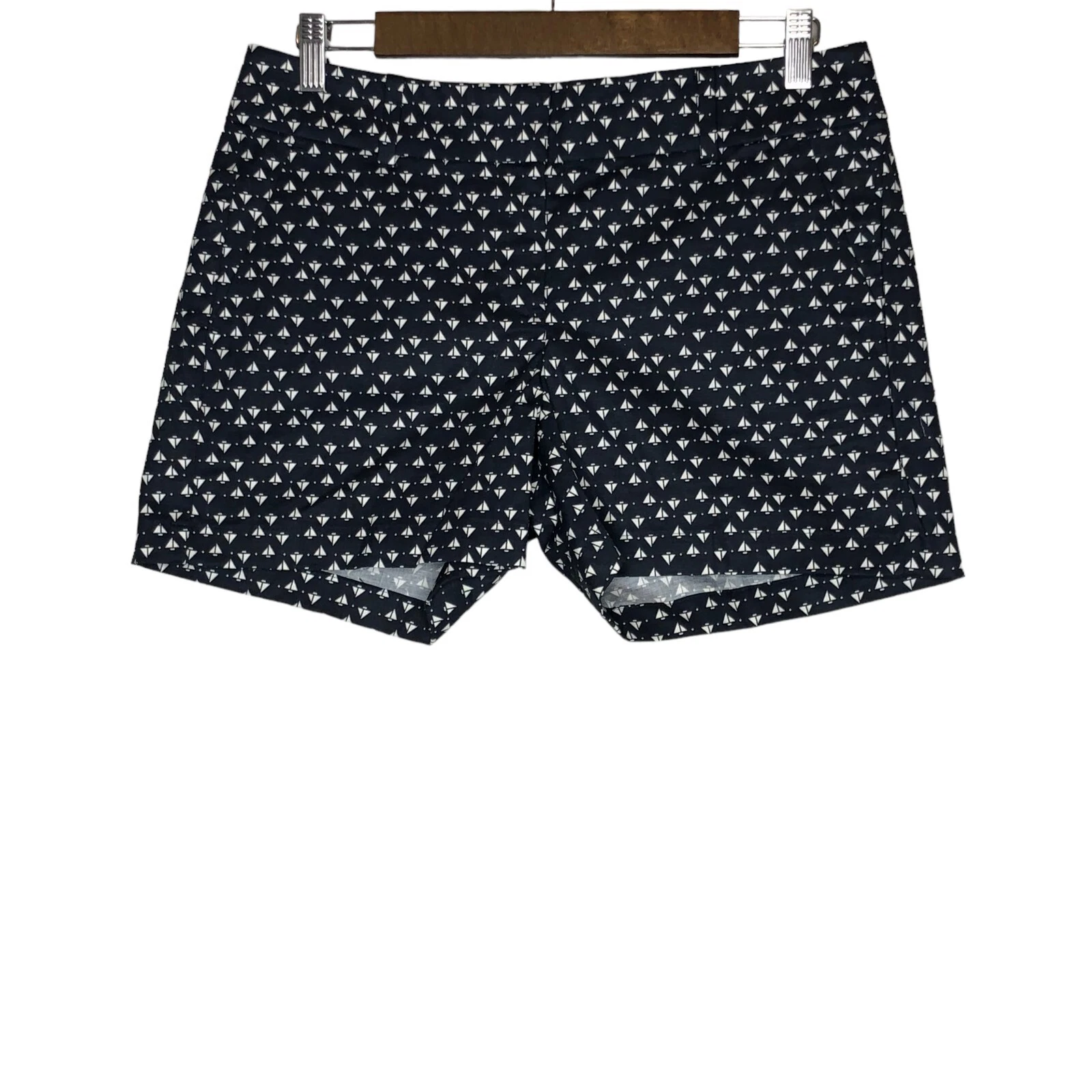 Ann Taylor NWT City Short Blue and White Sailboats Size 4 Coastal Nautical