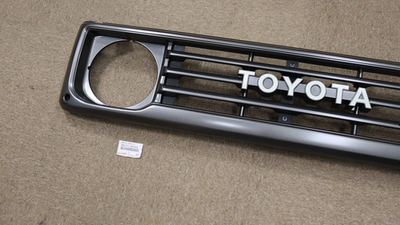 Toyota Genuine Land Cruiser 70 HZJ71 74 first Front Radiator Grill
