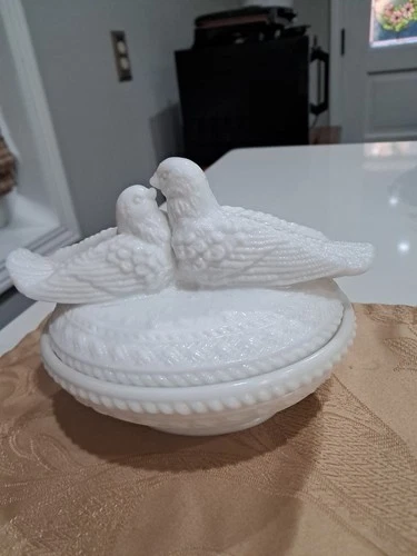 VTG MCM WESTMORELAND~ Milk Glass ~ Love Birds~ Covered Candy Dish~EUC!!