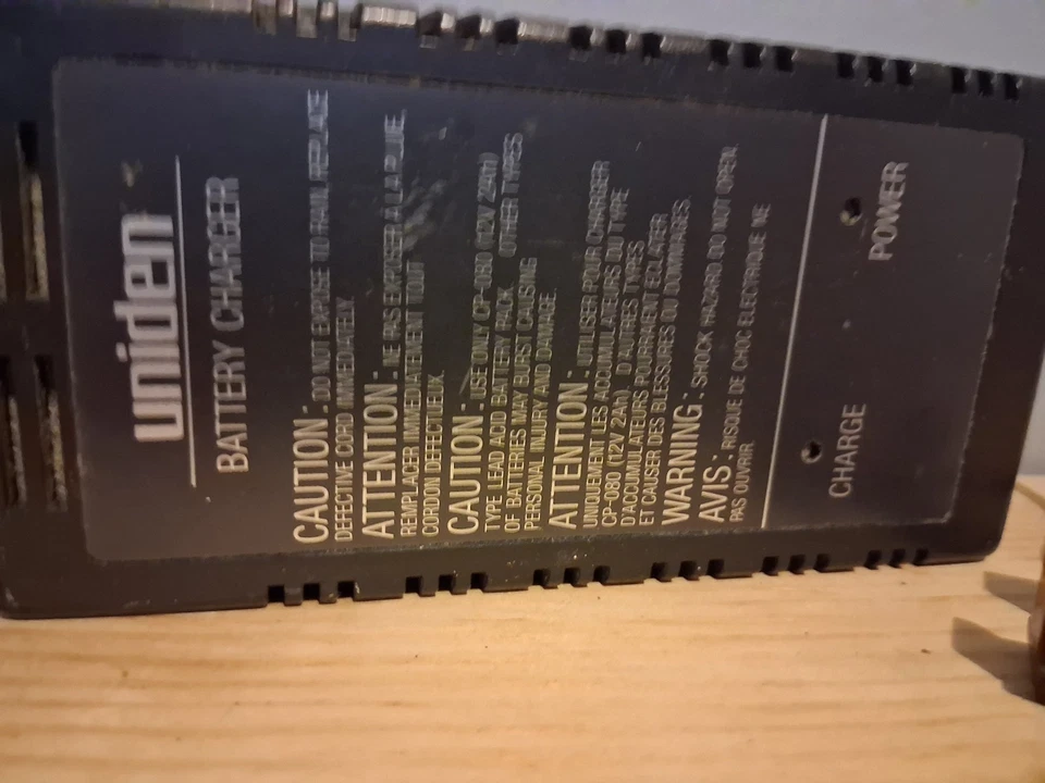 Cargador de batería Uniden CP-081 12V para paquetes de baterías de radio - probado y funcionando Foto 2 de 4